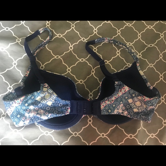 Victoria Secret Bra - Picture 2 of 2